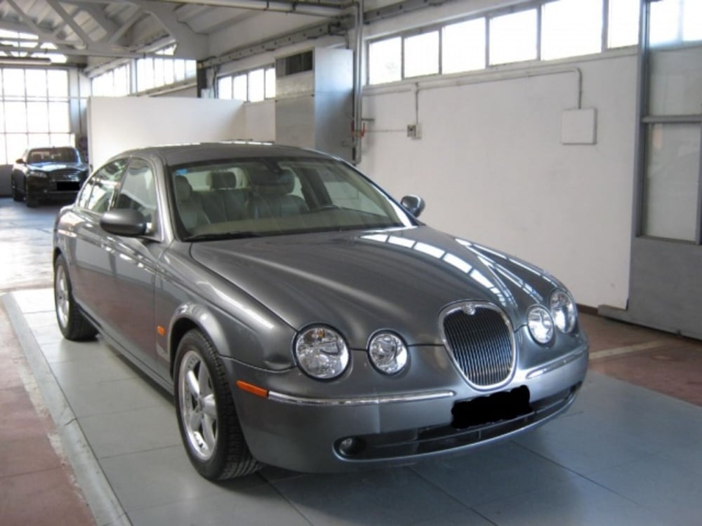 Jaguar S-Type usata a Ascoli Piceno