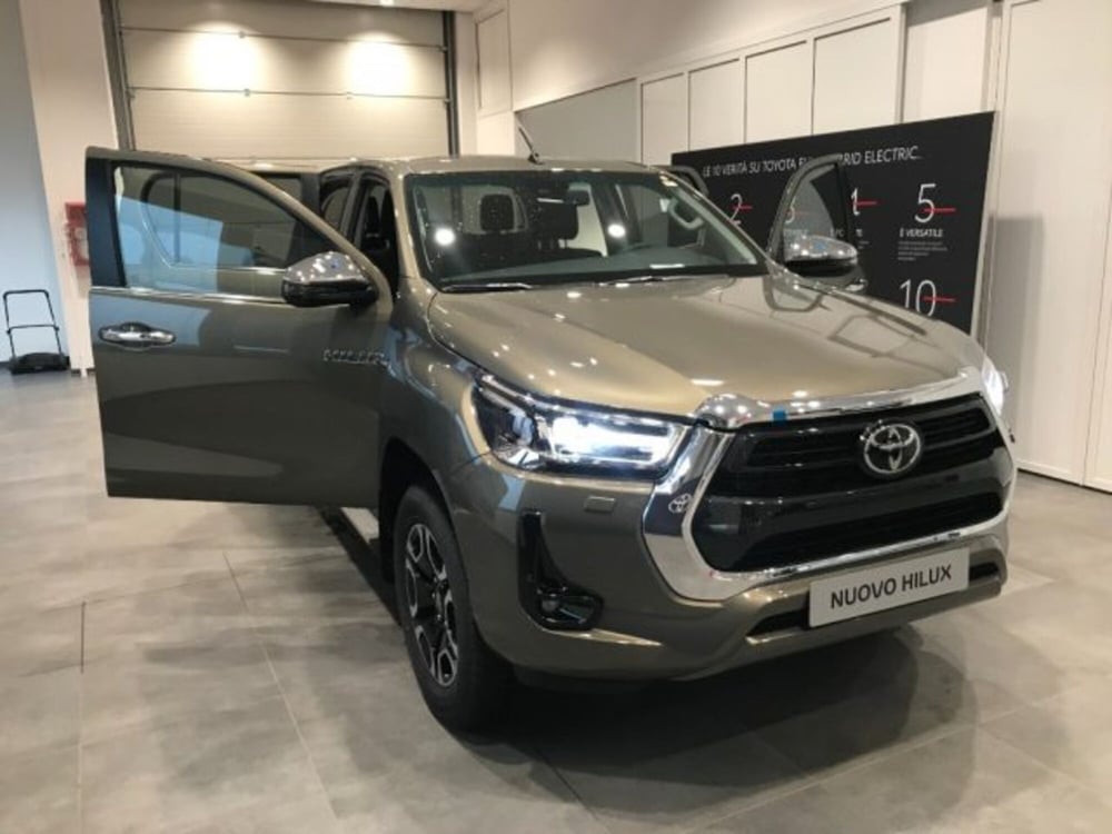 Toyota Hilux nuova a Cuneo (6)