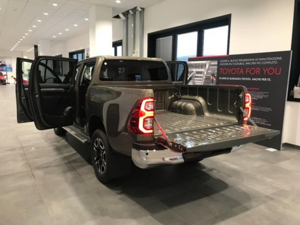 Toyota Hilux nuova a Cuneo (7)