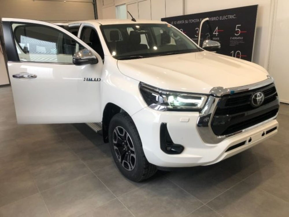 Toyota Hilux nuova a Cuneo (5)