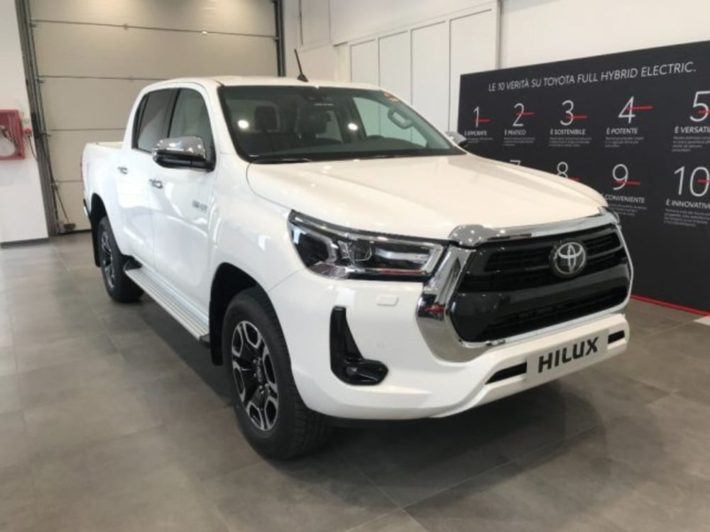 Toyota Hilux nuova a Cuneo (2)