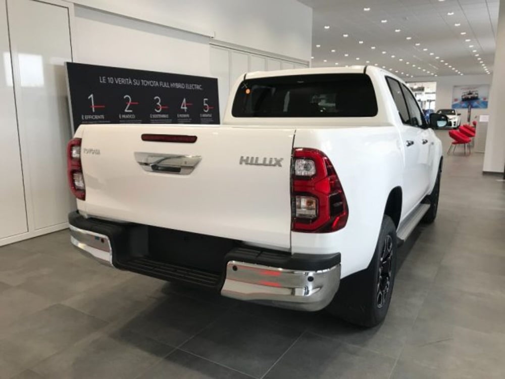 Toyota Hilux nuova a Cuneo (3)