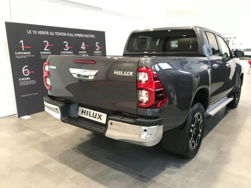 Toyota Hilux nuova a Cuneo (2)