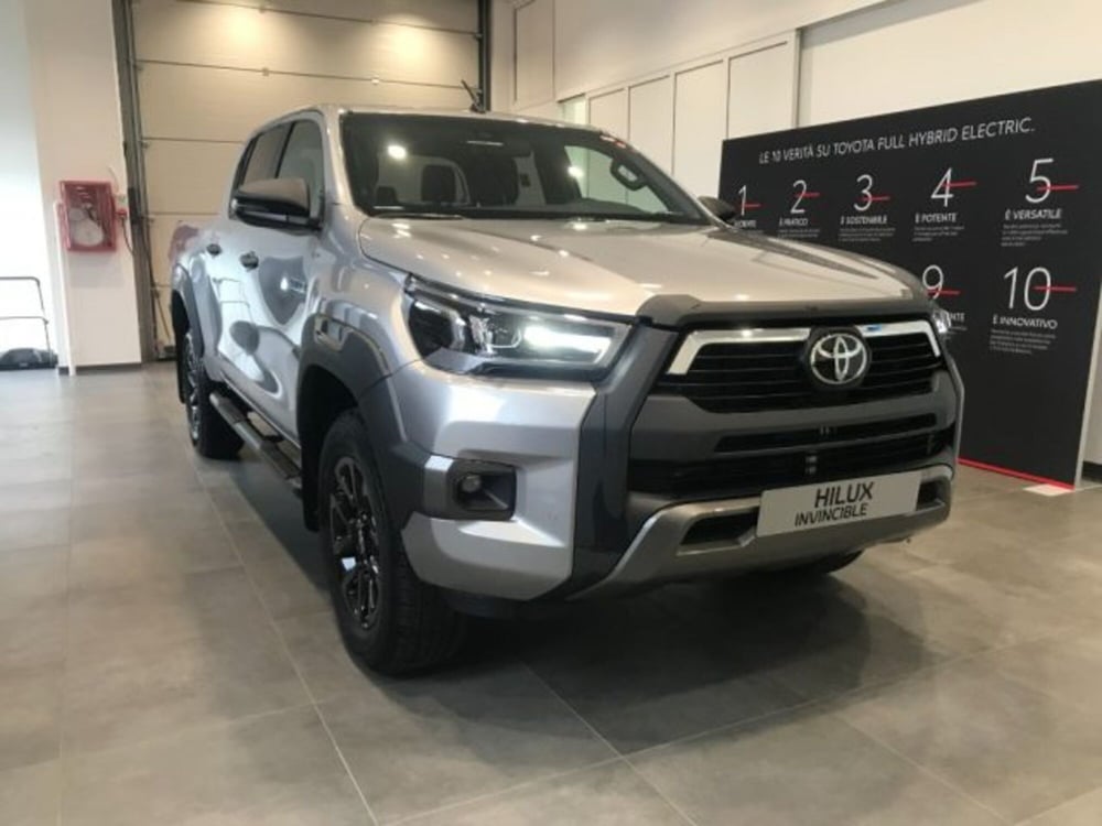 Toyota Hilux nuova a Cuneo (2)