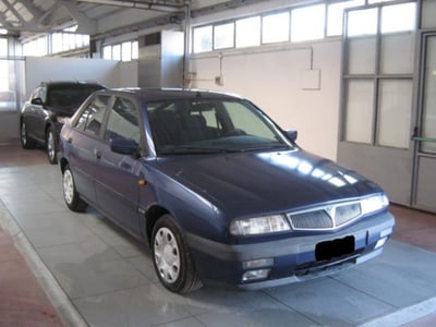 Lancia Delta 1.6 i.e. 16V cat 5 porte LE  del 1997 usata a Ascoli Piceno