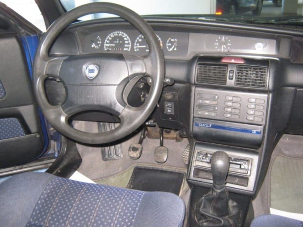 Lancia Delta usata a Ascoli Piceno (7)