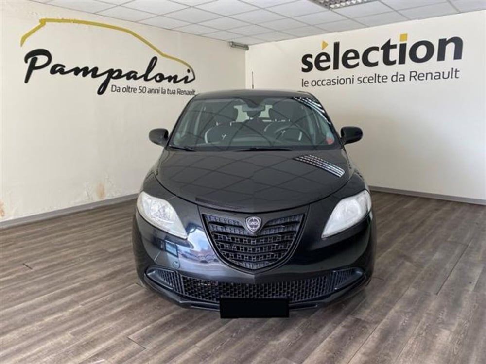 Lancia Ypsilon usata a Siena