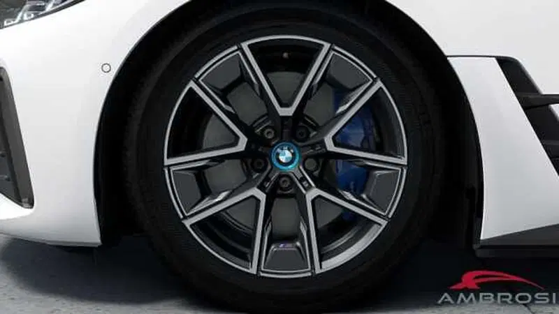 BMW i4 nuova a Viterbo (7)
