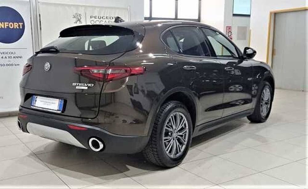 Alfa Romeo Stelvio usata a Lecce (3)