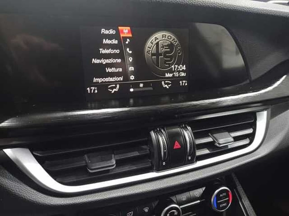 Alfa Romeo Stelvio usata a Lecce (9)