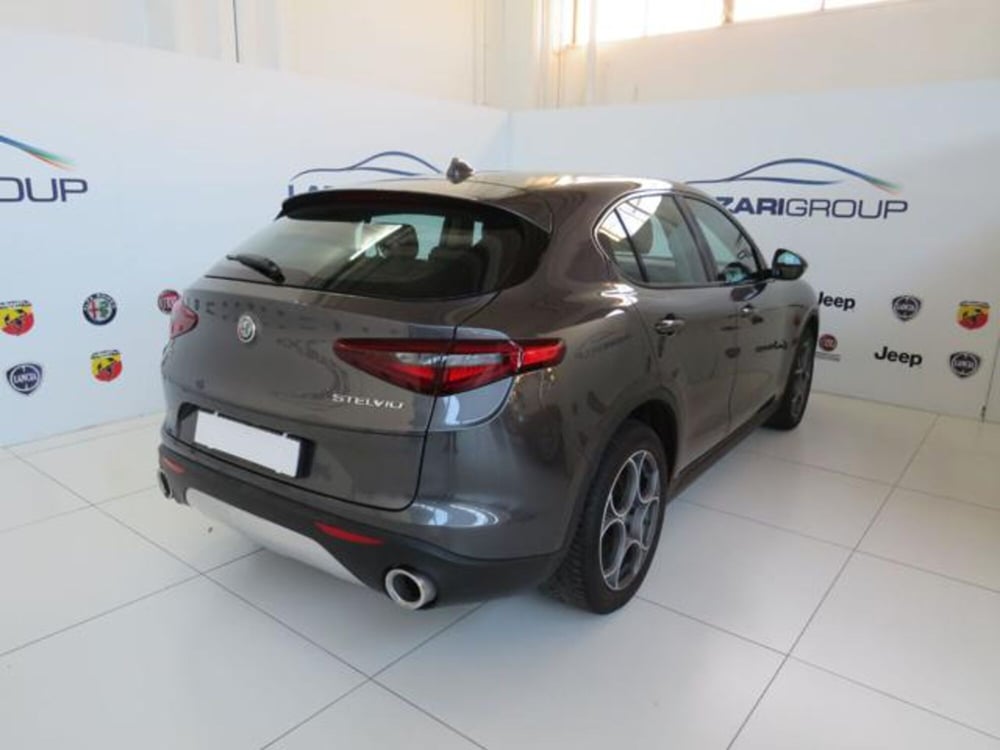 Alfa Romeo Stelvio usata a Lodi (7)