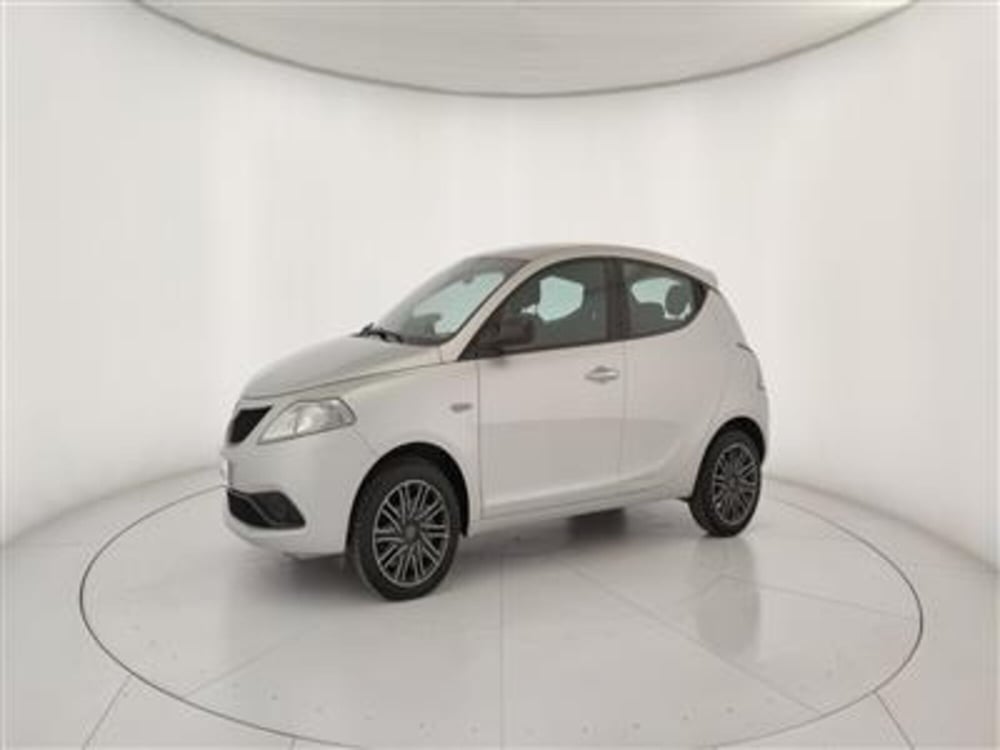 Lancia Ypsilon usata a Bari (2)