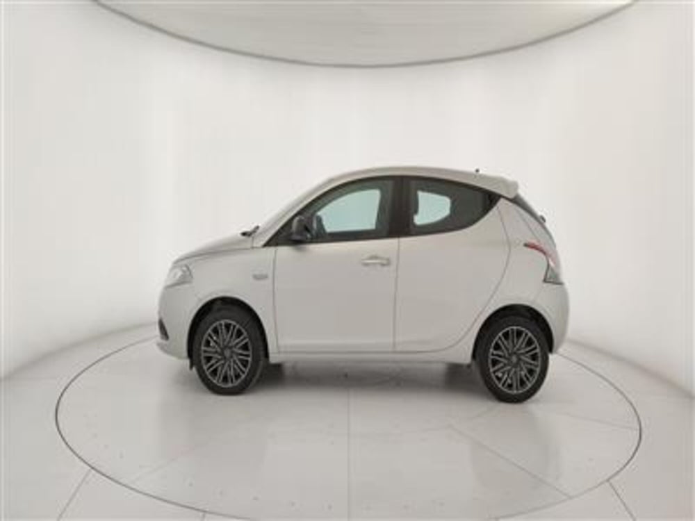 Lancia Ypsilon usata a Bari (3)