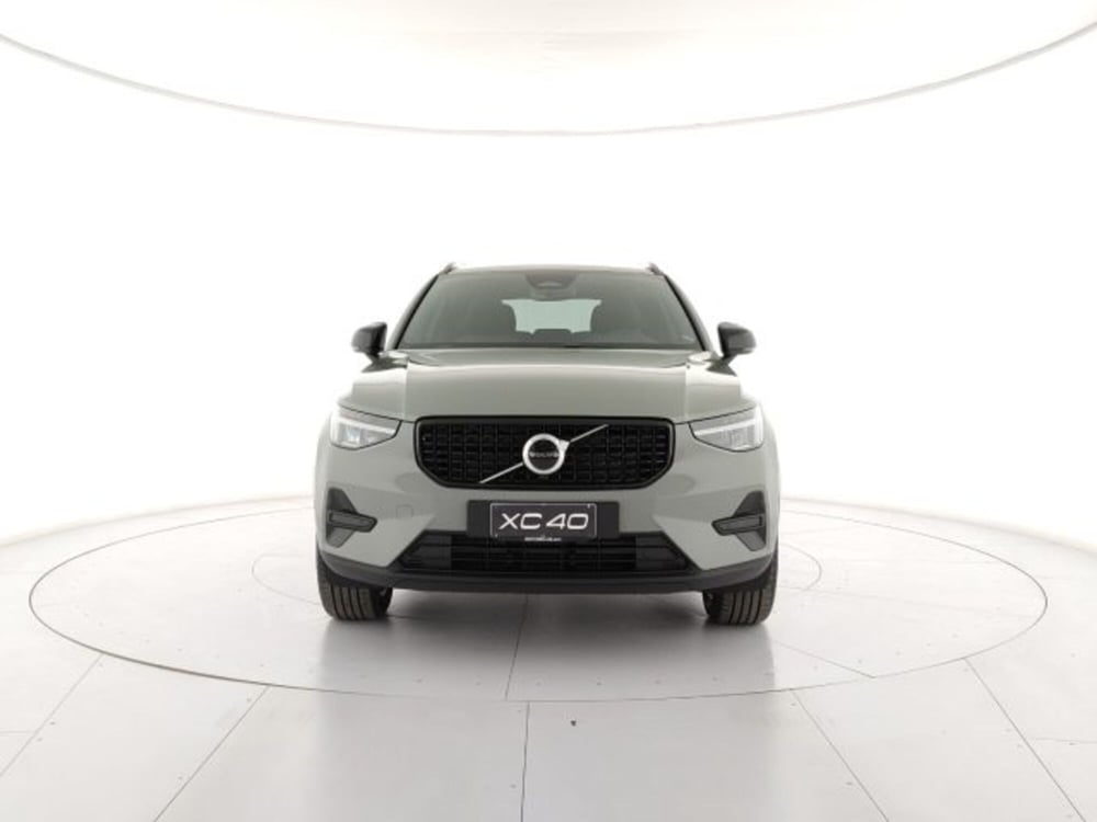 Volvo XC40 nuova a Modena (7)