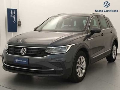 Volkswagen Tiguan 2.0 TDI 150 CV SCR DSG Life del 2021 usata a Busto Arsizio