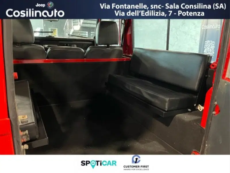 Land Rover Defender usata a Salerno (12)