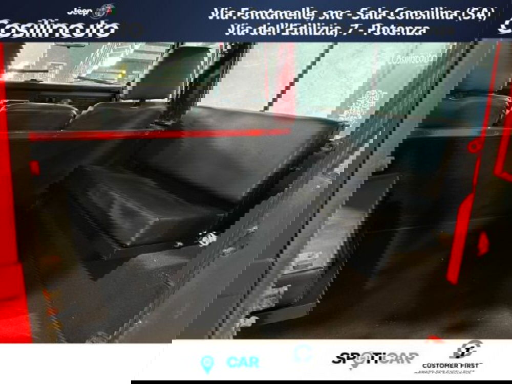 Land Rover Defender usata a Salerno (12)