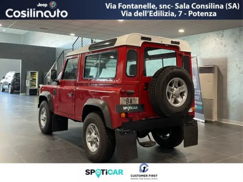 Land Rover Defender usata a Salerno (7)