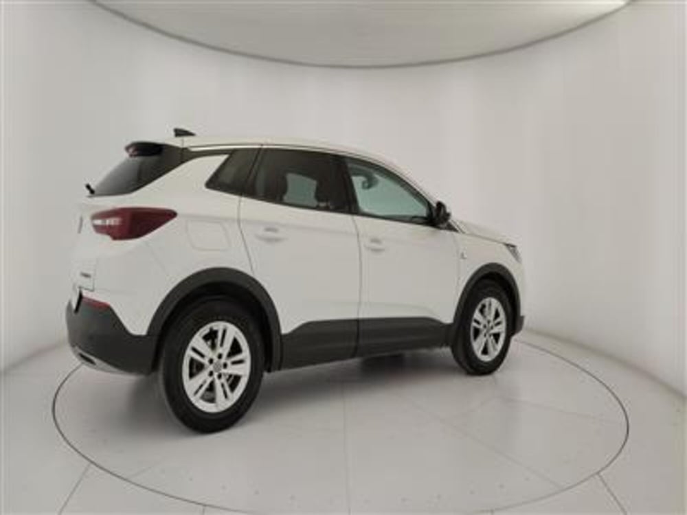 Opel Grandland X usata a Bari (8)