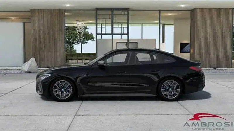 BMW i4 nuova a Viterbo (3)
