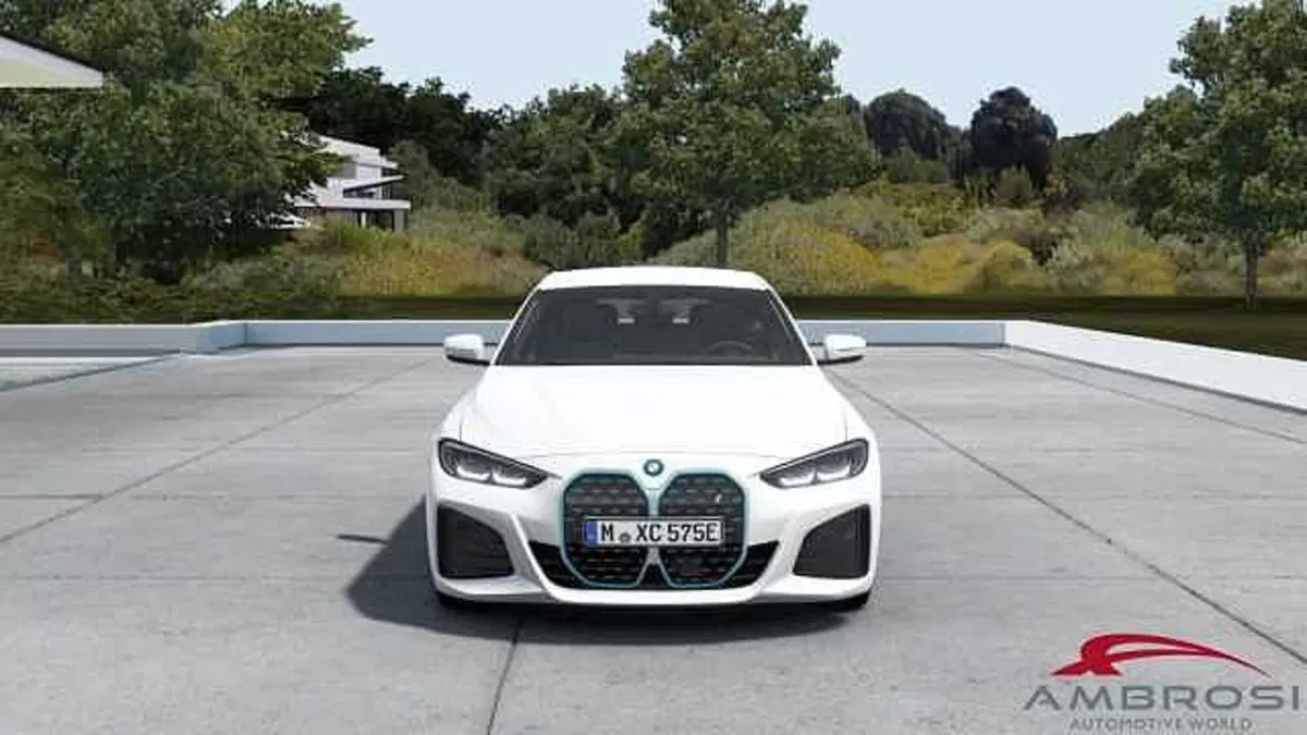 BMW i4 nuova a Viterbo (4)