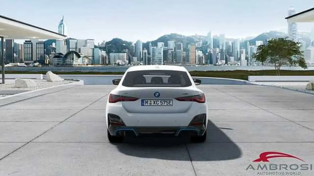 BMW i4 nuova a Viterbo (5)