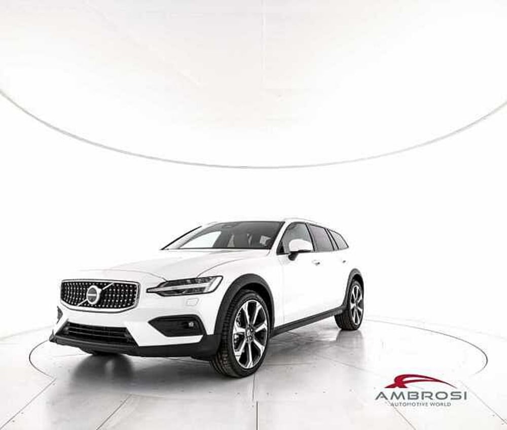 Volvo V60 Cross Country nuova a Viterbo