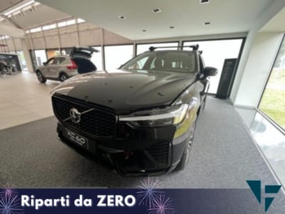 Volvo XC60 T6 Recharge AWD Plug-in Hybrid aut. Plus Dark nuova a Tavagnacco