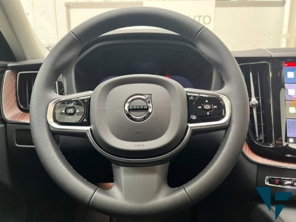 Volvo XC60 nuova a Udine (8)