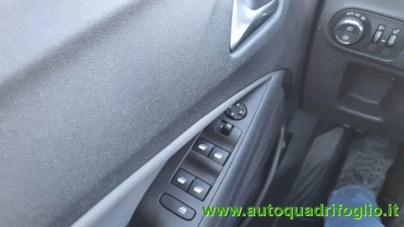 Opel Crossland X usata a Savona (12)