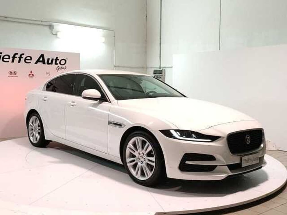 Jaguar XE usata a Teramo (6)