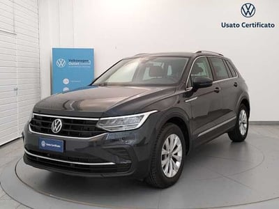 Volkswagen Tiguan 2.0 TDI 150 CV SCR DSG Life del 2021 usata a Busto Arsizio