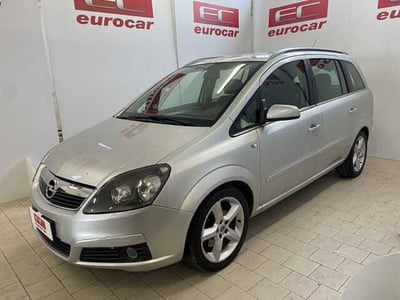 Opel Zafira 1.9 CDTI 120CV Enjoy  del 2006 usata a Ottaviano