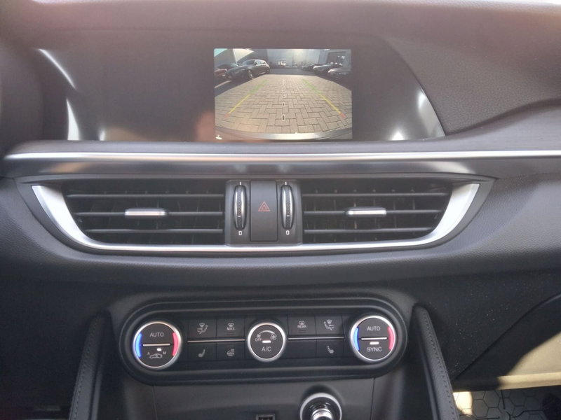 Alfa Romeo Stelvio nuova a Alessandria (13)
