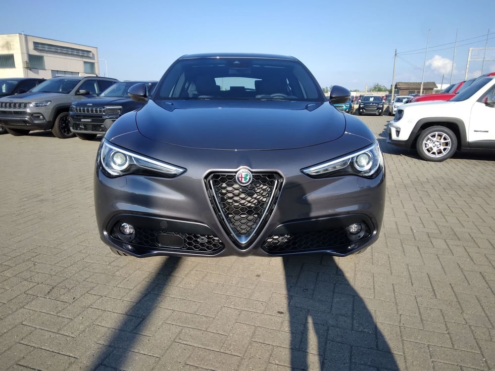 Alfa Romeo Stelvio nuova a Alessandria (2)