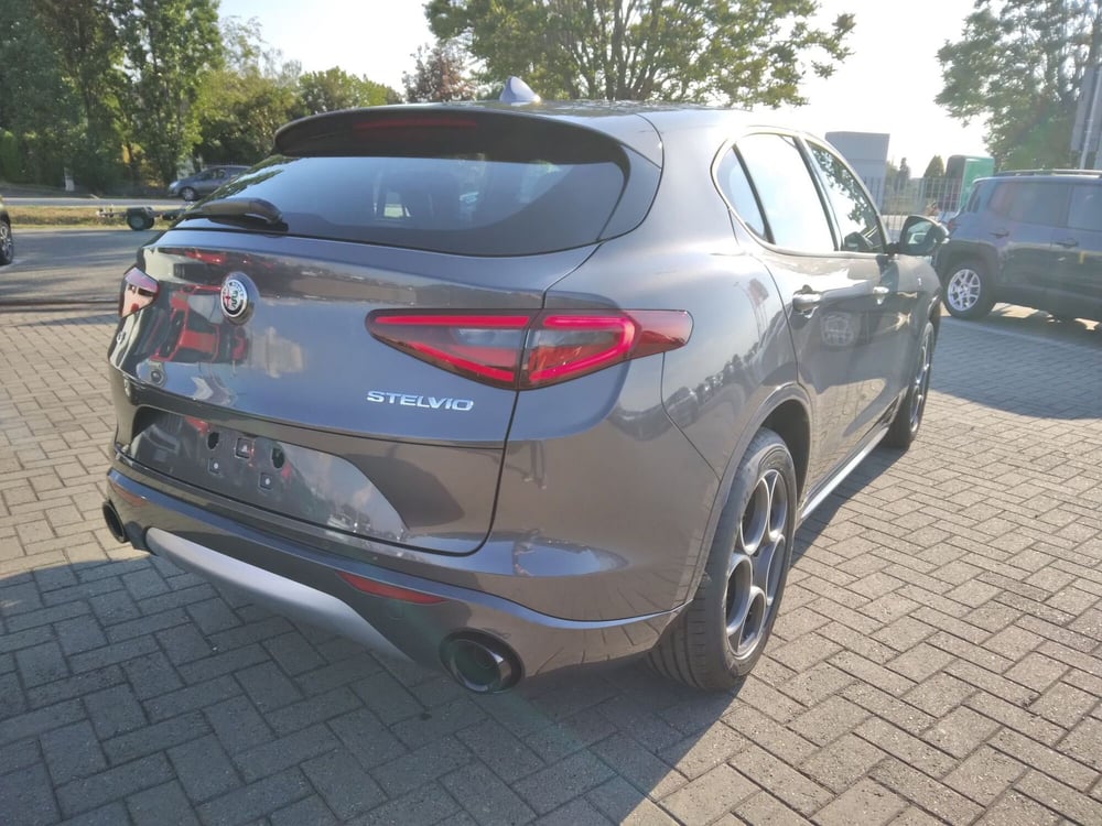 Alfa Romeo Stelvio nuova a Alessandria (5)