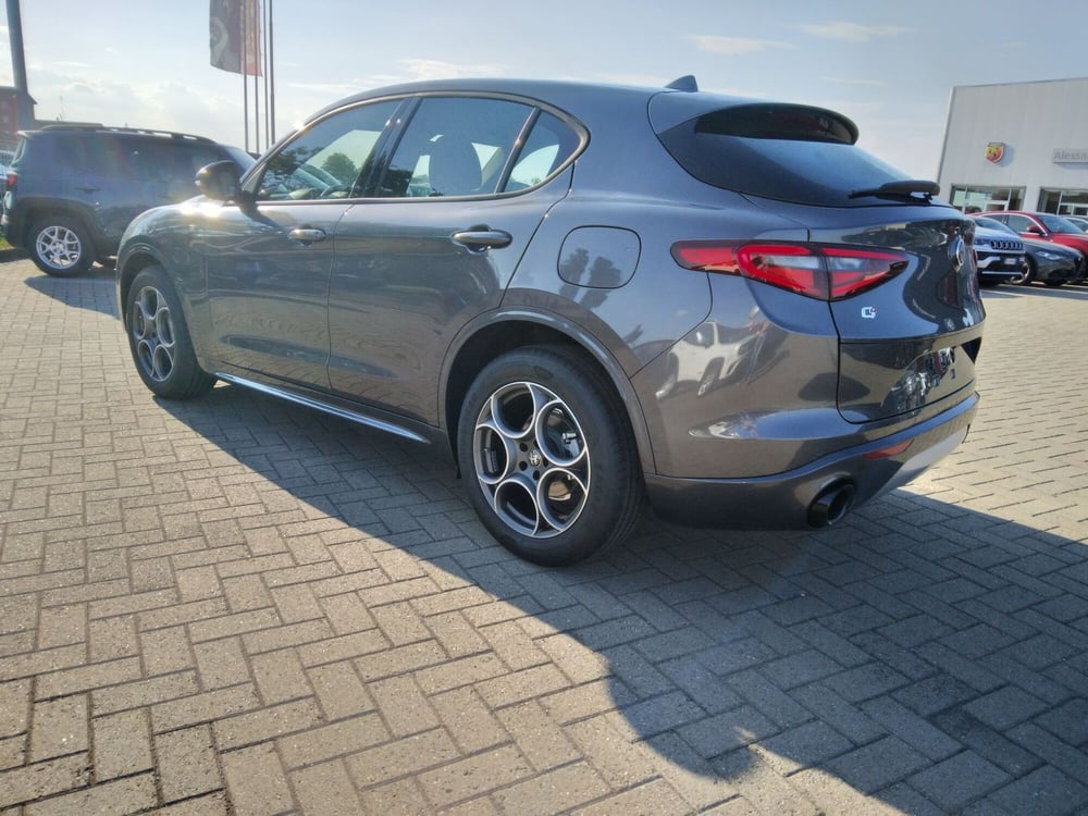 Alfa Romeo Stelvio nuova a Alessandria (7)