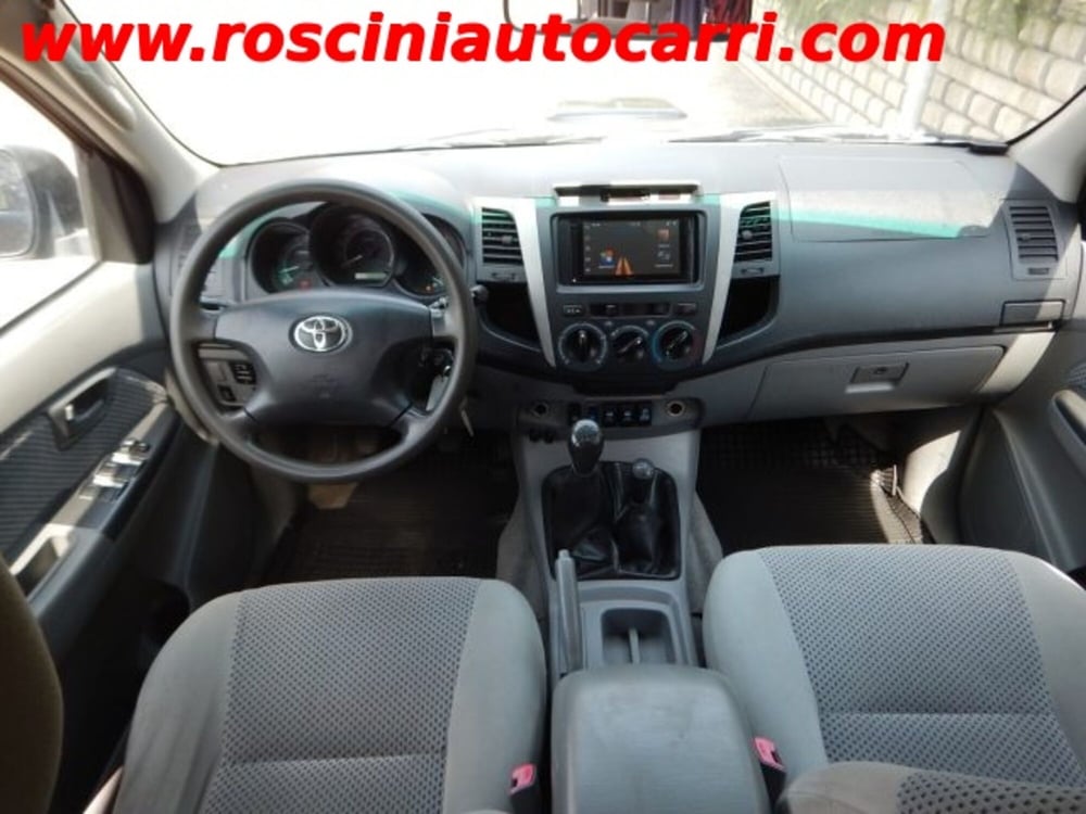 Toyota Hilux usata a Roma (11)