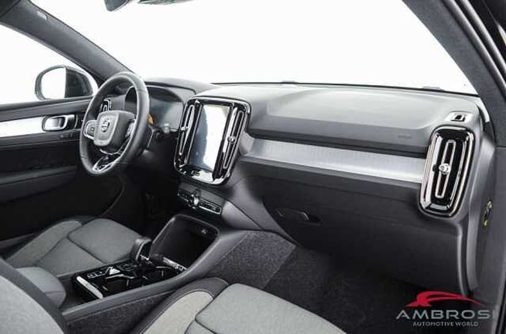 Volvo XC40 nuova a Viterbo (12)