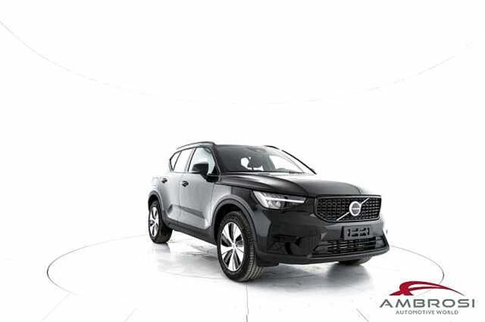 Volvo XC40 nuova a Viterbo (2)