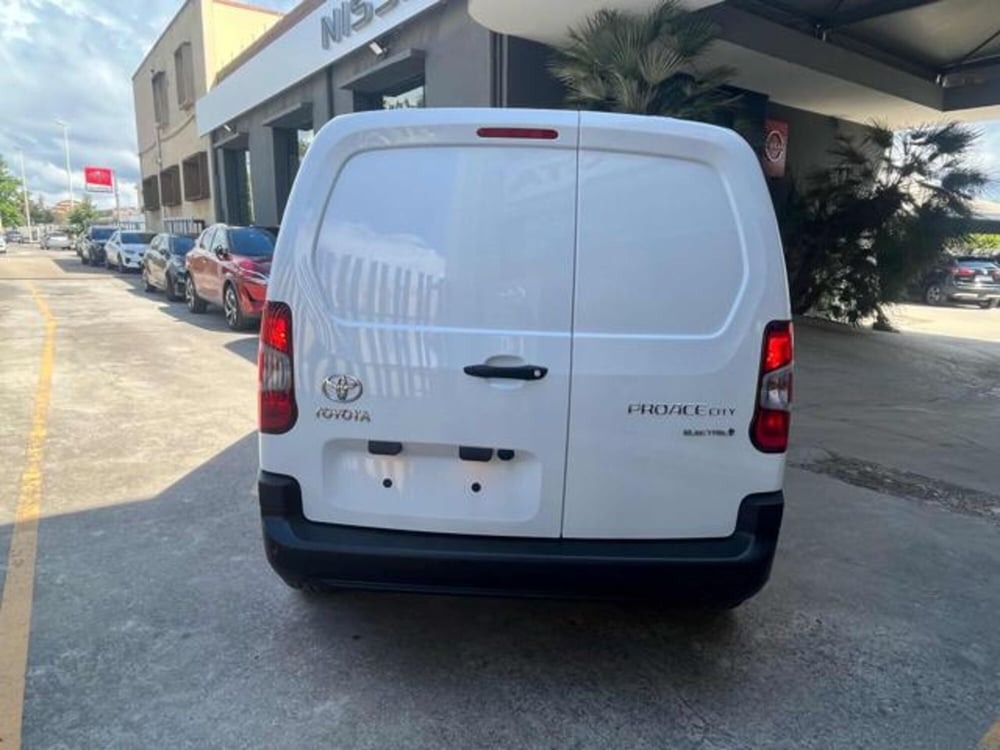 Toyota Proace nuova a Sassari (4)