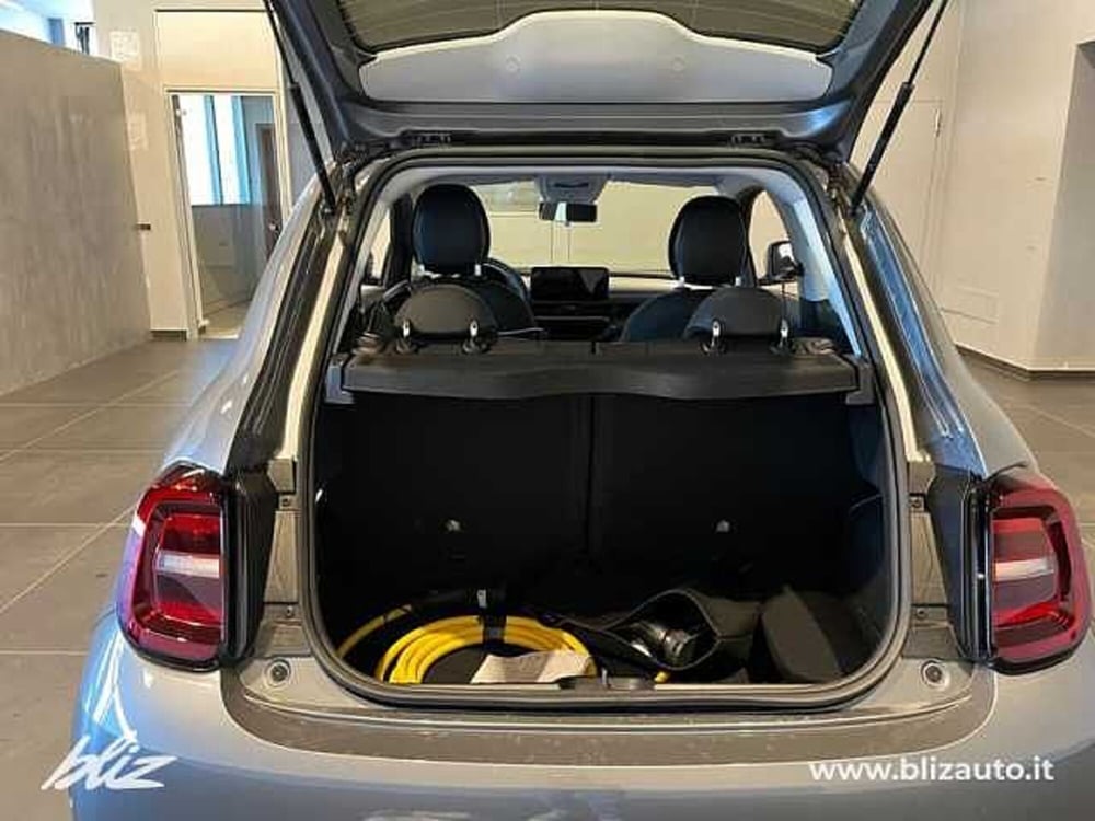 Fiat 500e Cabrio nuova a Udine (8)