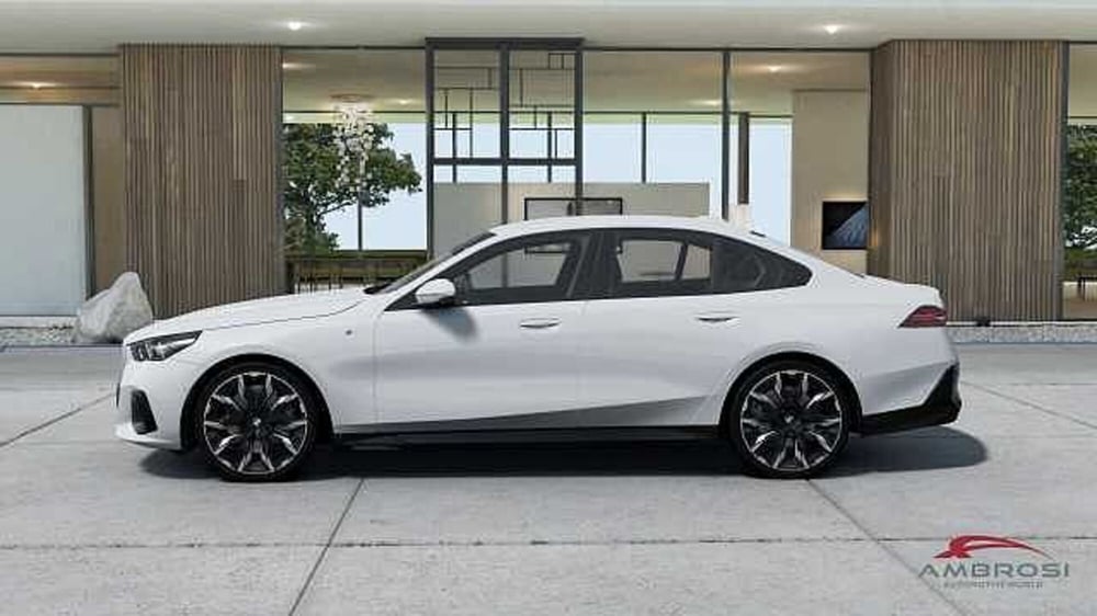 BMW Serie 5 Touring nuova a Viterbo (3)