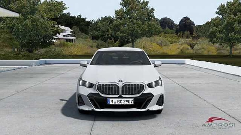 BMW Serie 5 Touring nuova a Viterbo (4)