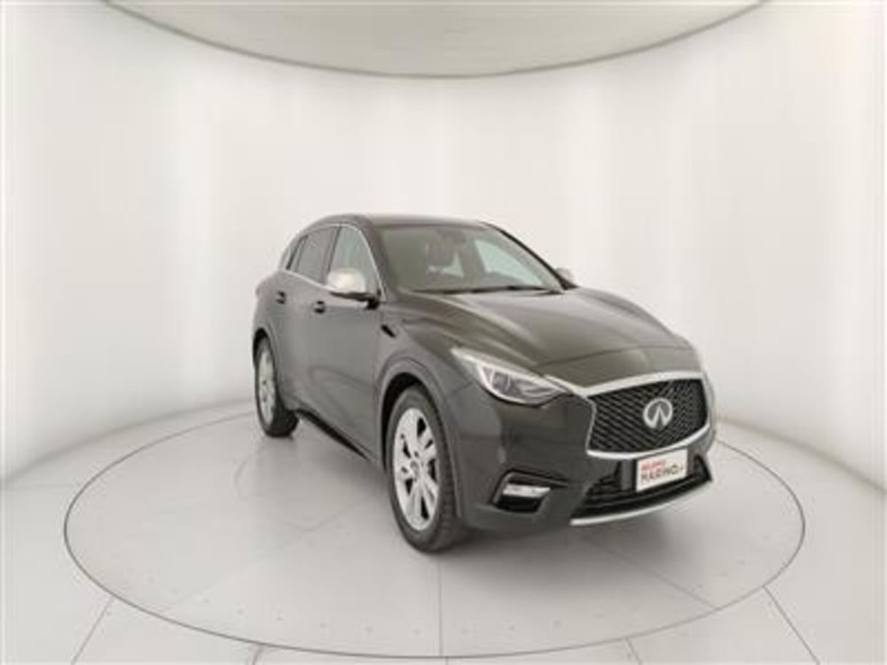 Infiniti Q30 usata a Bari (11)