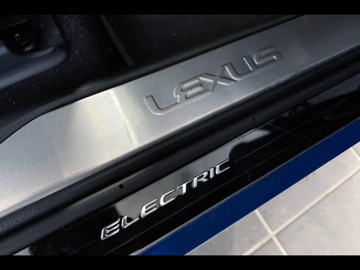 Lexus UX usata a Torino (6)