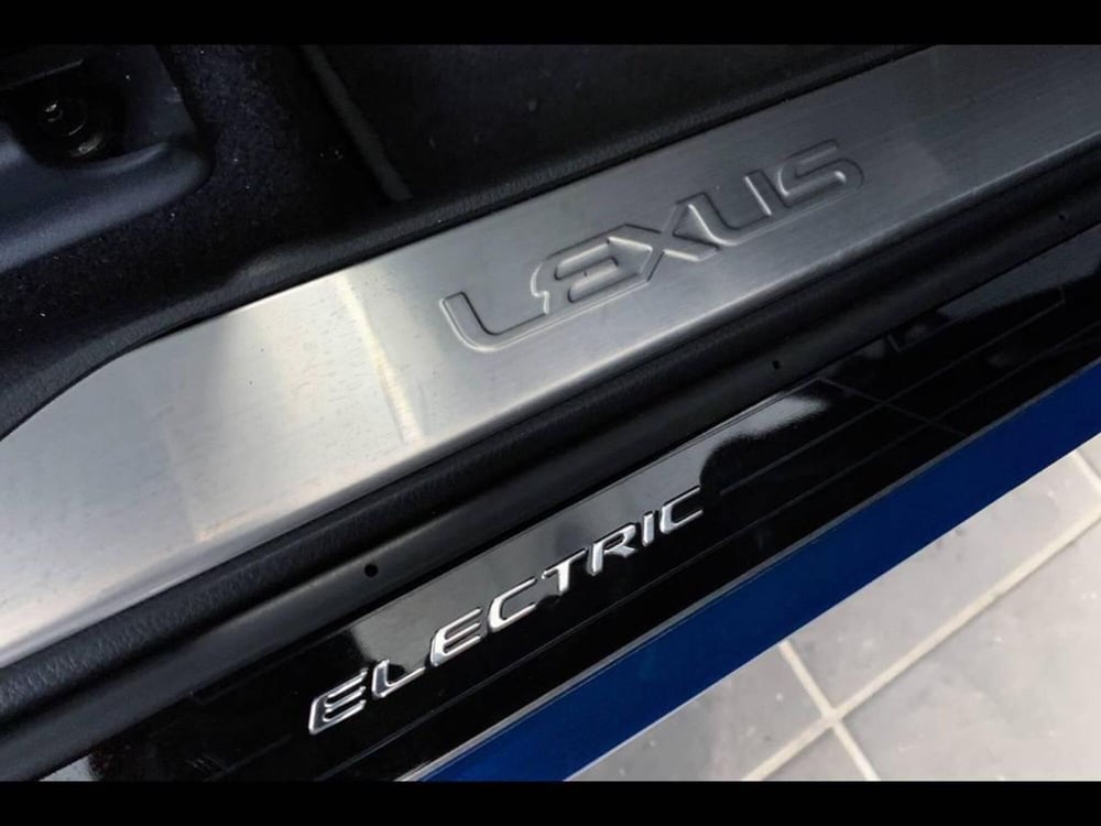 Lexus UX usata a Torino (13)