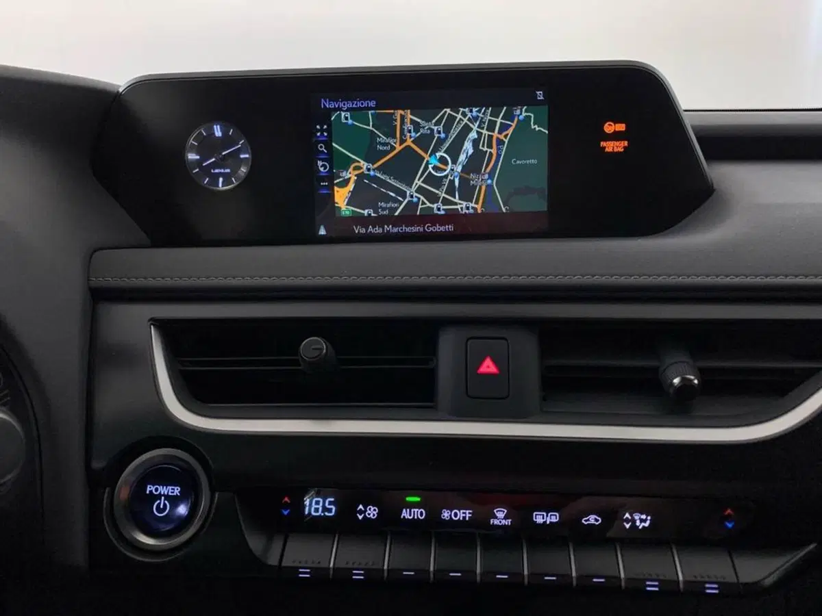 Lexus UX usata a Torino (8)