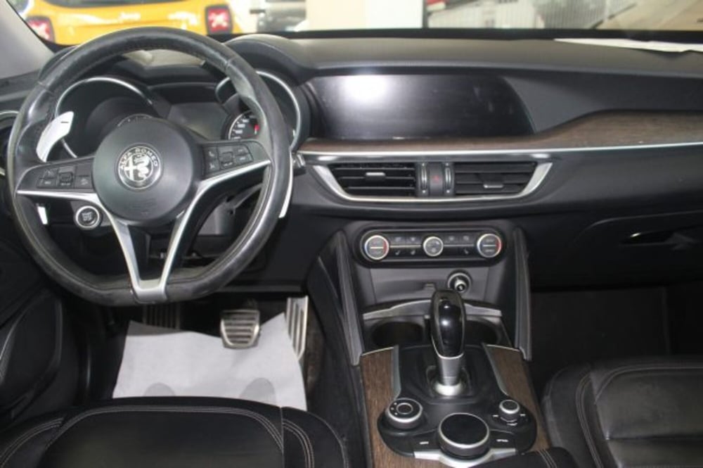 Alfa Romeo Stelvio usata a Terni (11)