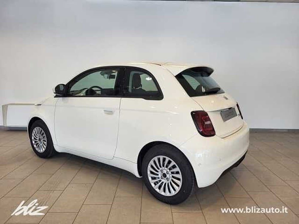 Fiat 500e nuova a Udine (3)